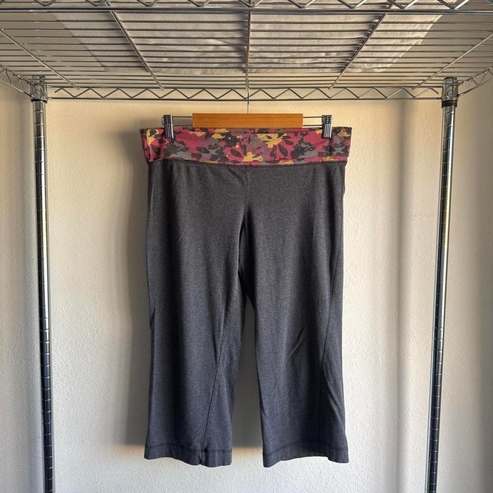 So Heather Gray Capri Yoga Pants Pink Yellow Floral Foldover Waist Y2K Athletic